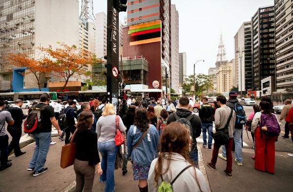 Como encontrar pessoas no Brasil