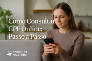 mulher usando o celular para aprender Como Consultar CPF